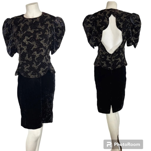 Scott McClintock Dresses & Skirts - Vintage Scott McClintock Velvet Dress Puff Sleeve Gold Bow Print MOB WIFE Prom